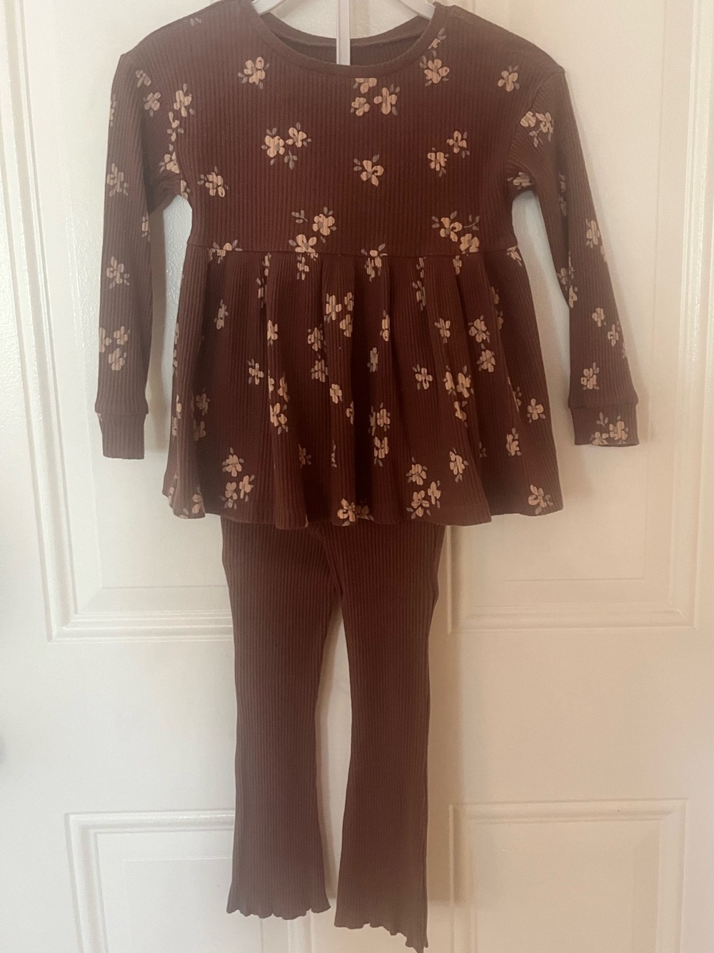 Kids Long Sleeve Two-Piece Set in Brown Floral 95% organic cotton